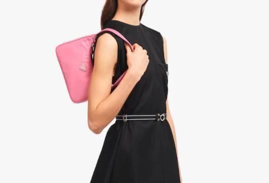  推出：看不到樱吹雪没关系！来看miumiu、Longchamp、BVLGARI粉包治百病