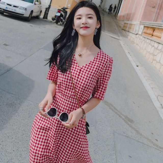 7月流行的六款“清新裙”,很适合19岁至29岁的女人穿