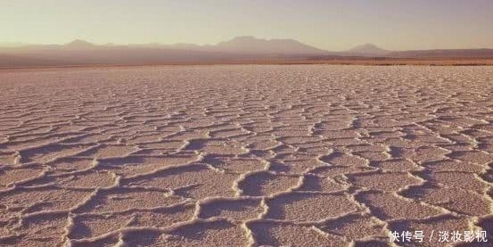 世界上最干沙漠，300年不下雨却生活着100万人，一辈子没喝过水？