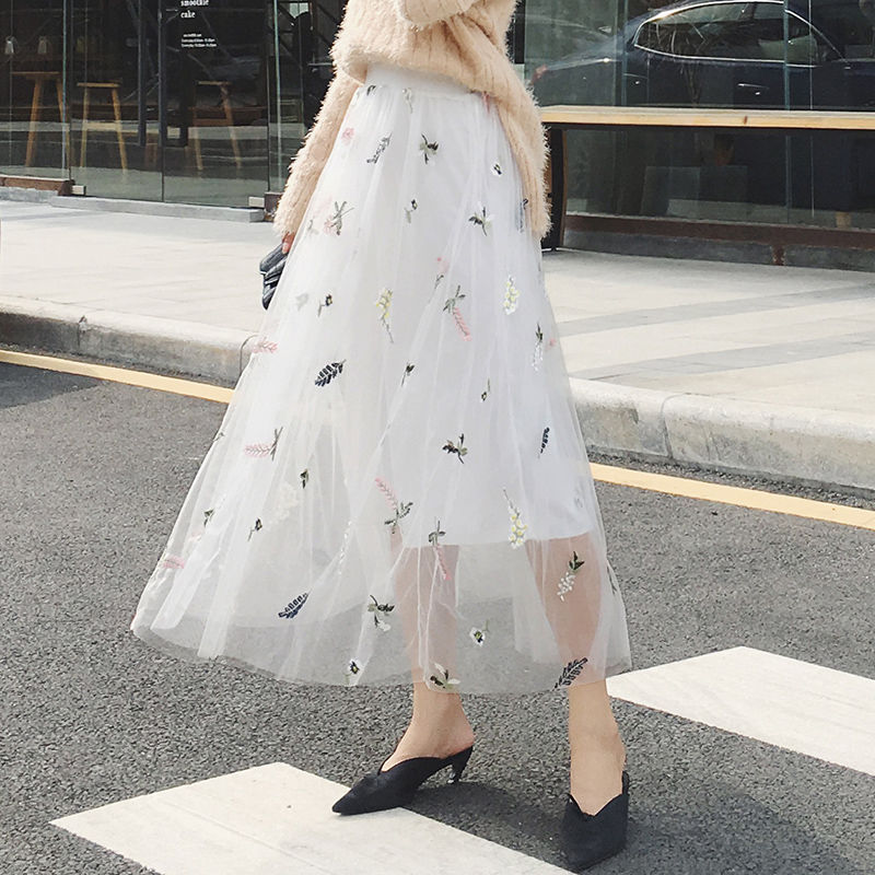 比丝袜好看百倍的显瘦裙，立秋后就流行这么穿，你别傻傻不知道