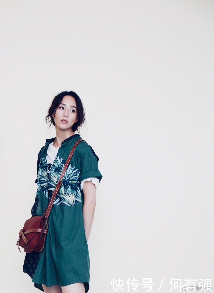 张钧甯胆真大！胸前只用一块布遮着，网友：你确定不会走光吗？