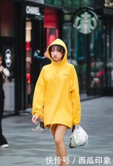 【满分】路人街拍,气质满分的小姐姐,大长腿配高跟鞋很适合,回头率很高