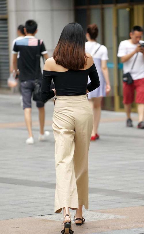 街拍：有模特一样的身材，清爽搭怎样都好看