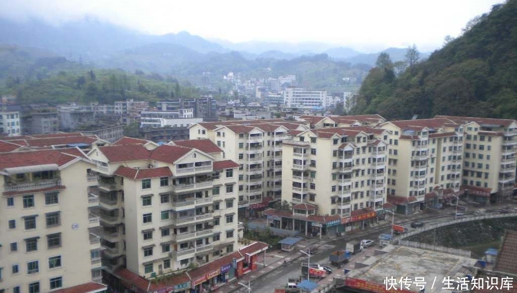  【县城】湖北“最辛苦”的县城：开车要8小时才到省会，是你的家