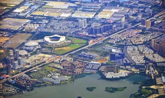 13公里长东风大道沿线集聚54家“世界500强”，500多家零部件企业