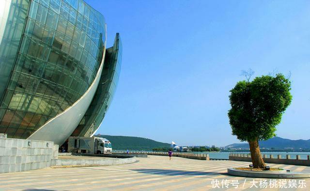  #界线#中国有10个非省会城市，因主城区为省界线，发展受影响