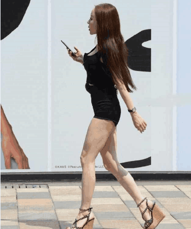 广州街拍丰满美女, 傲人身材更显诱惑动人