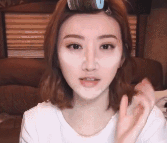 夏季容易出汗脱妆，告诉你几个定妆小技巧！