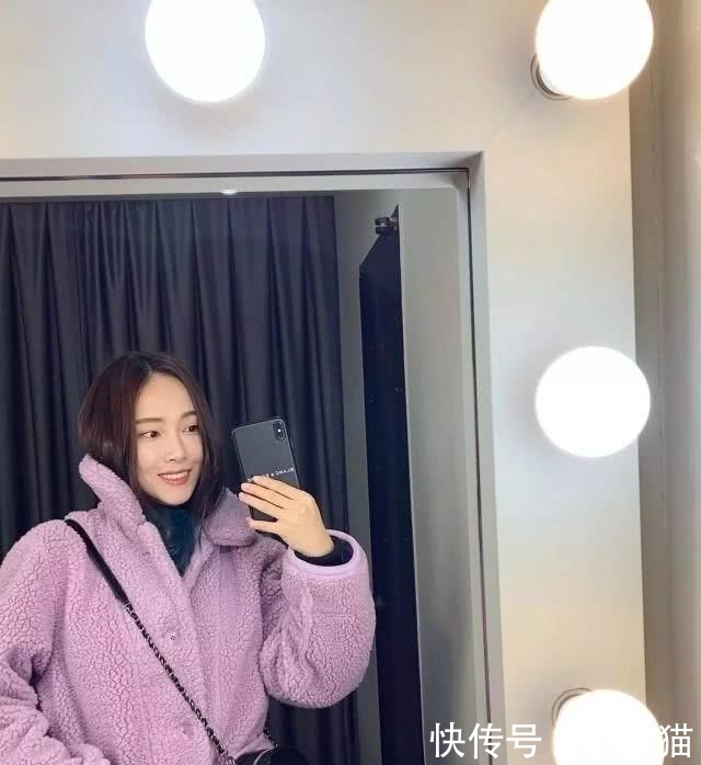 『适合』皮肤黑怎么穿?流行色不一定适合你,学刘雯、允儿穿这3个显白色