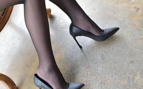 细高跟真的是自带完美属性的啊,让人一见便如痴如醉!