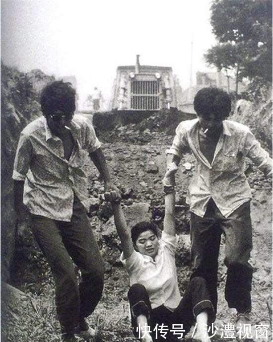 深圳1983老照片, 图2很高端图5面试的女孩很漂亮