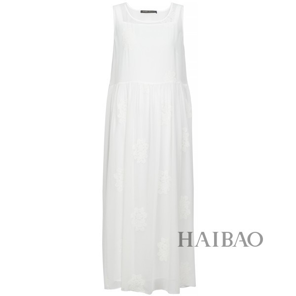 如何用白色单品时髦度夏