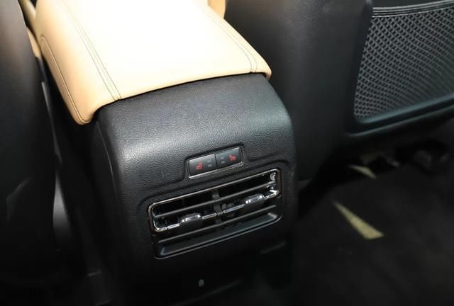  [虚拟座舱系统]30万买豪华SUV，你纠结的这几款，我都帮你盘清楚了！