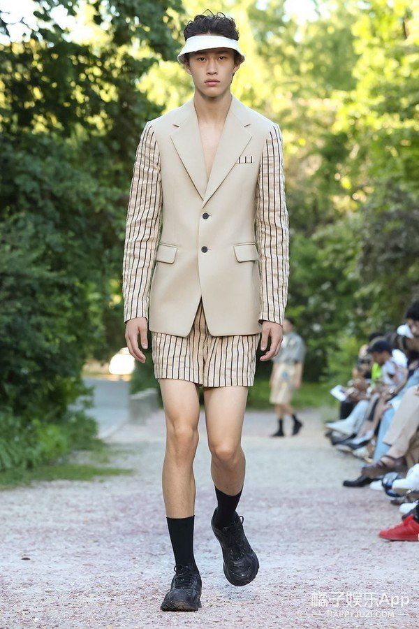 关于一场“逃离、隐世、战斗”的时装大秀!