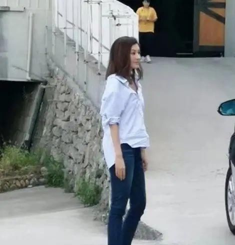 【女人味】李嘉欣49岁的年纪,素颜显憔悴还没气色,老了果然没女人味!