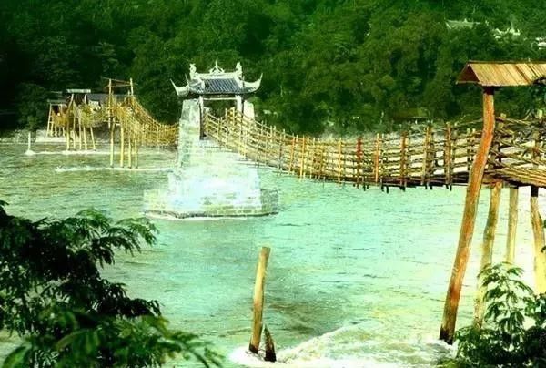 珍贵老照片再现1917年的四川社会:图一为龙头桥，图六为抽烟道长