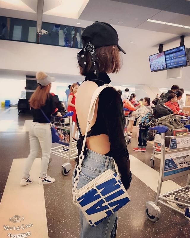 许玮宁、蔡依林晒高衩泳装+美背！3招练出零赘肉、超光滑背部