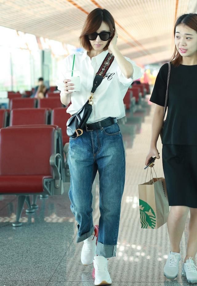 王丽坤腿型不好，穿裤子腿缝好宽，选的裤子也是显腿短的那种!