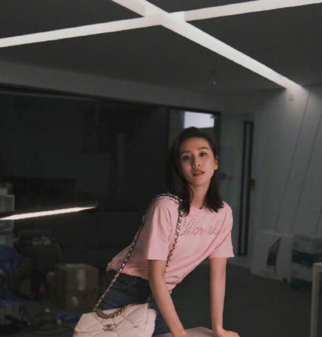  [贫民窟]秋冬最省钱的穿搭,“一衣多穿”出镜率爆表,贫民窟女孩的最爱