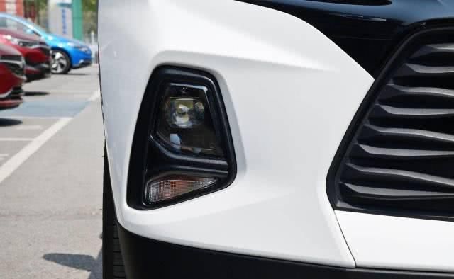  高配：中高配只卖丐版途昂价，237匹有9AT支持，5米大7座油耗7.4L