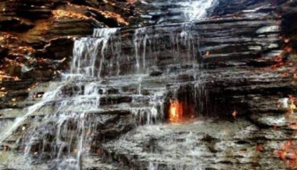 世界上最神秘的火焰,燃烧千年未曾熄灭!