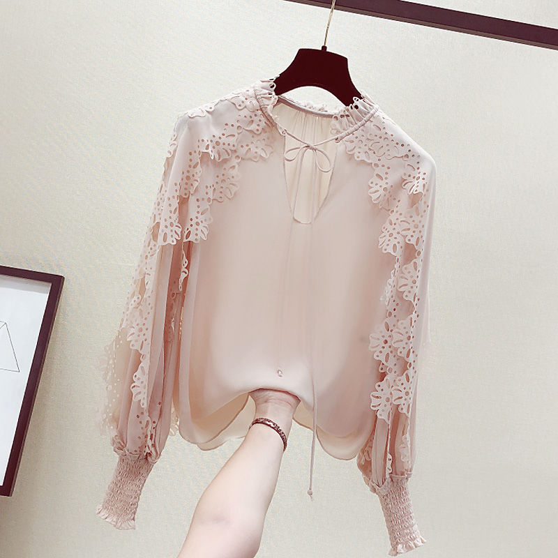 刚刚发现一种女衫，叫:“女神衫”，搭小脚裤穿，连背影都美上天