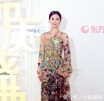 一直以为杨幂穿印花裙是最美的, 直到我看到了蒋勤勤!