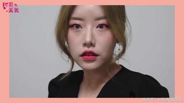 美妆教程桃色棕榈妆容，优雅气质女人