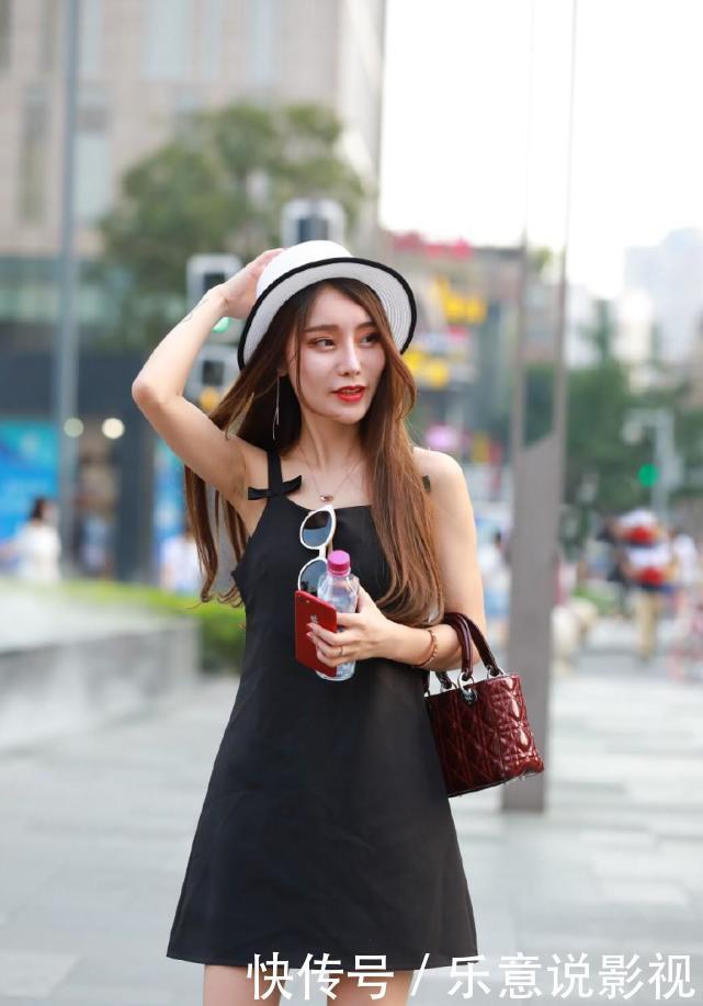 街拍：图1包臀裙包不住的性感，图5黑色小短裙动人至极！