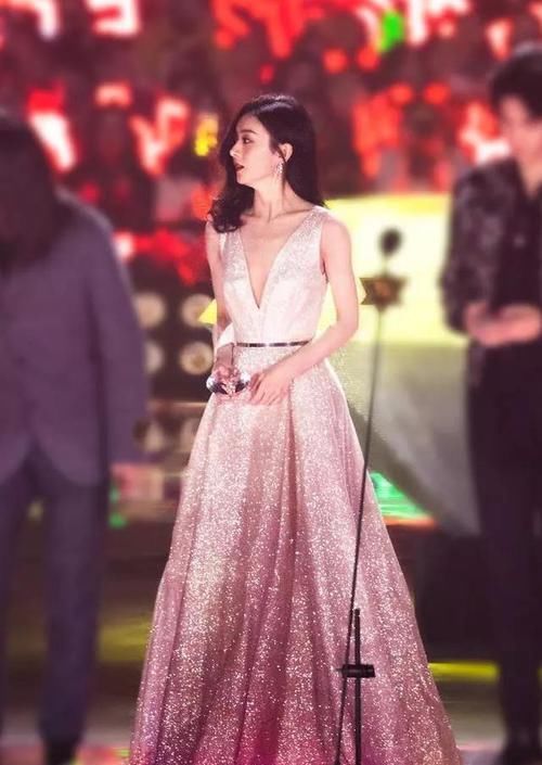  烫出来效果：真正会打扮的女人，通常会留的“5种”发型，轻松遮盖发际线问题
