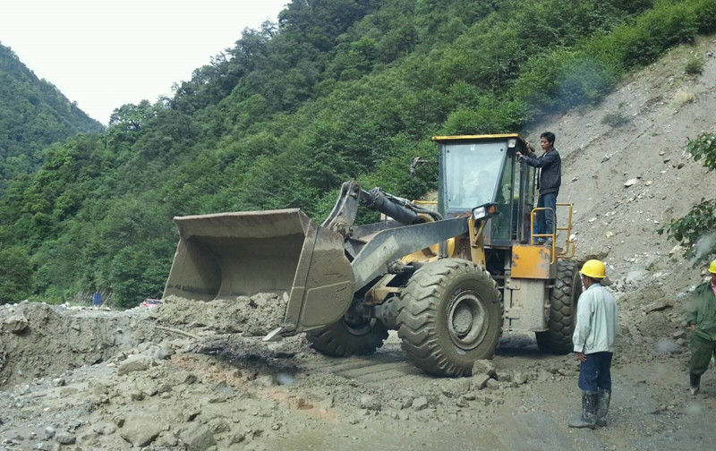  【采用】农村普遍采用“宽3.5米”的水泥路，也有更窄的。 这锅