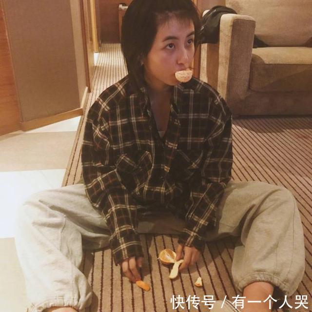 18岁欧阳娜娜与17岁张子枫同走红毯，这是得罪造型师了吗