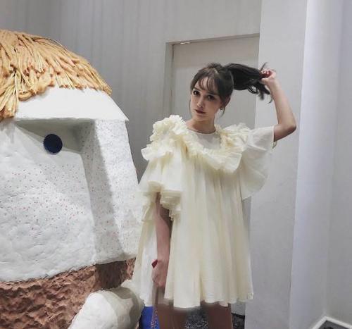 14岁被亲妈带上整容不归路花400万整容如今容貌让人不忍直视