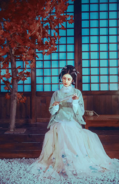  『整套衣服』全网最火“下半身”配色惊艳的汉服，普通服装都不敢这样配