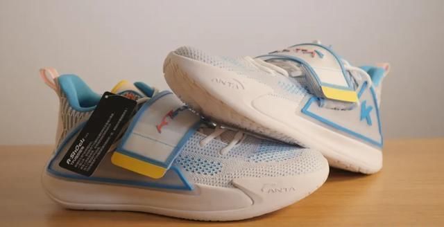  『水花二代』三百块入手国产好鞋！设计大升级 配置不逊色千元旗舰款