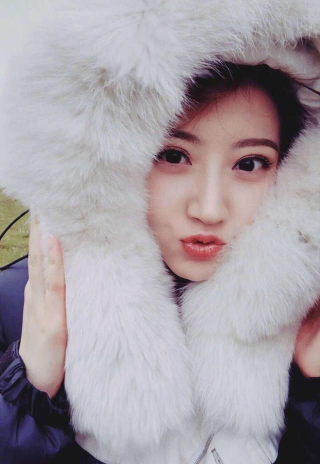 三伏天学景甜冬季造型，是一种怎样的体验 网友：带劲