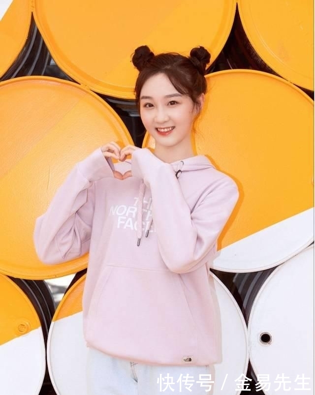  『也可以』比可爱和端庄，谁能赢过梳丸子头的女生呢？