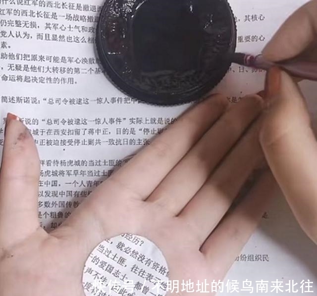 成品:美术生画“透视手”,开始少在那充大头,成品还以为是特效