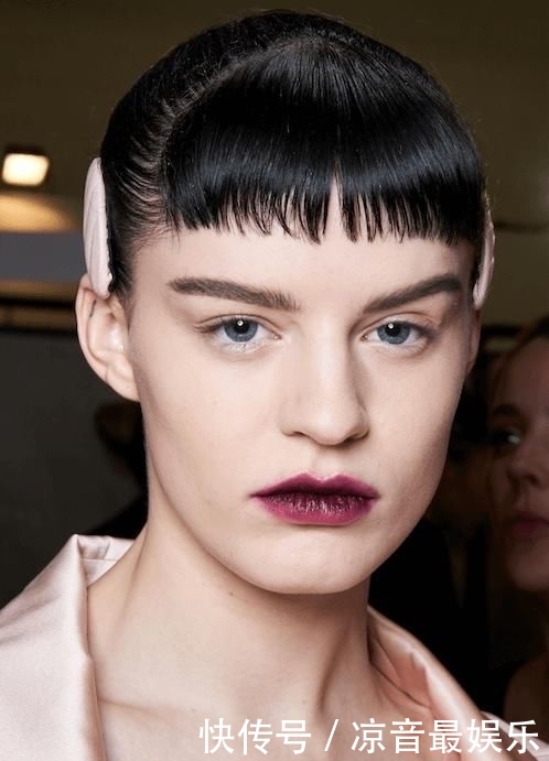 FW20■FENDI FW20 妆容发型展现女性力量《星球大战》发髻成亮点?