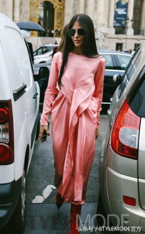 入秋的N套时髦穿搭，颜值最高还是粉色skr人！