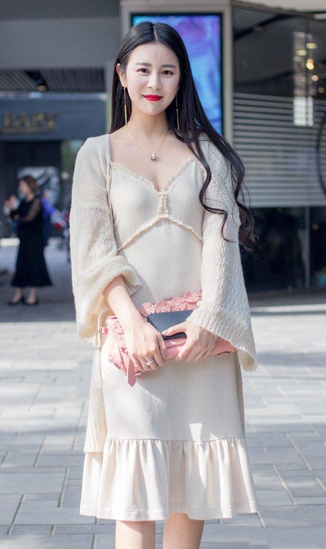 连衣裙、包臀裙，遇上身材苗条的小姐姐，个个优雅又迷人！