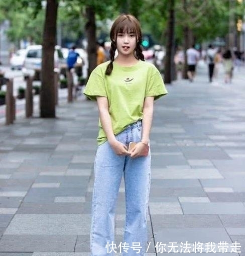 「 牛仔」展现修长的玲珑腿型!,街拍美女:美丽优雅的紧身裙小姐姐