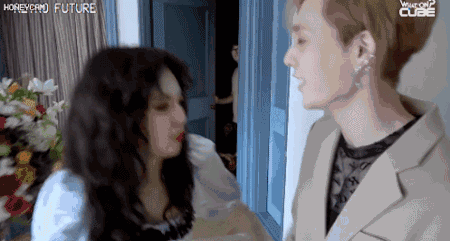 金泫雅｜19禁的性感小野马回归了，她为何如此迷人？