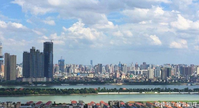  「重庆」中国最“低调”的新一线市，前比重庆的人均高，后比郑