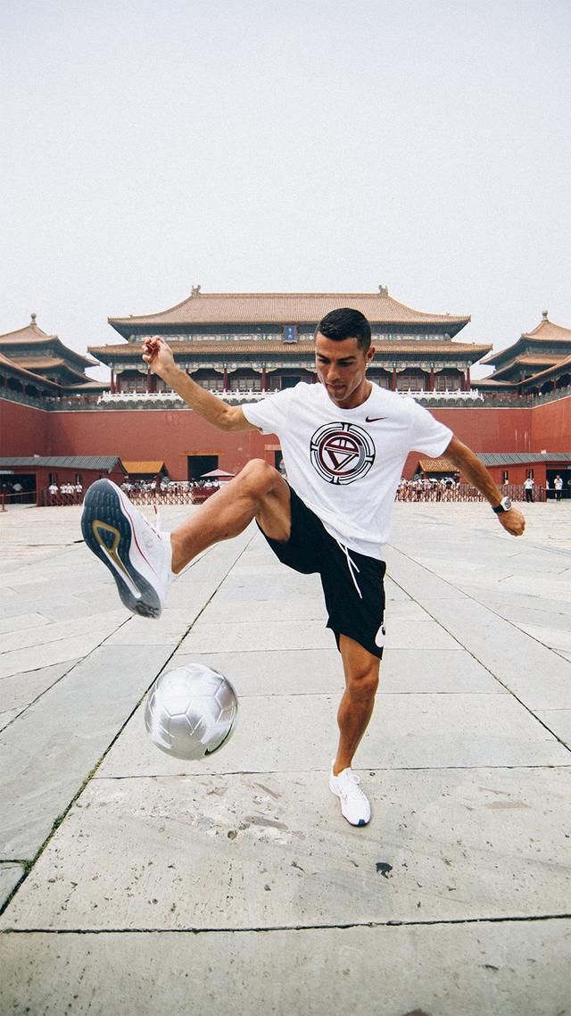 C 罗中国行秀球技时穿的这双鞋，你抢到了吗？