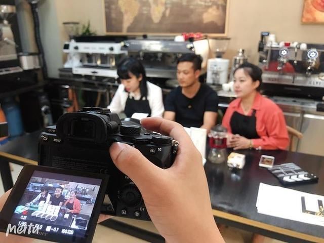  『化身』领队化身直播小姐姐 地接社成特产供货商，后疫情时代 旅游人的坚守