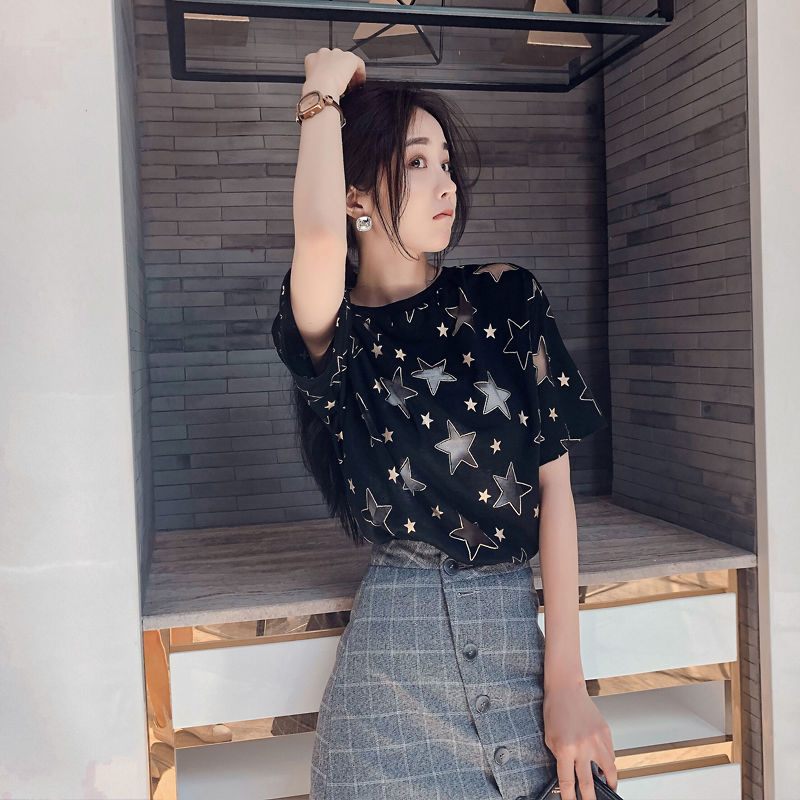 不够一米6的媳妇,出门从不穿牛仔裤,她穿小个子套装,显嫩显高