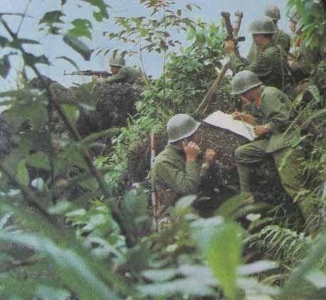  坦克@解放军第37师加强炮兵和坦克，准备三路奇袭强渡红河天险