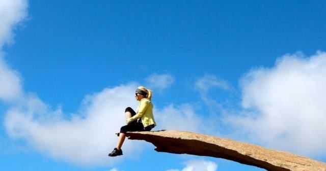 最会骗人的石头,拍出来的照片惊险万分,仔细看感觉智商受到侮辱