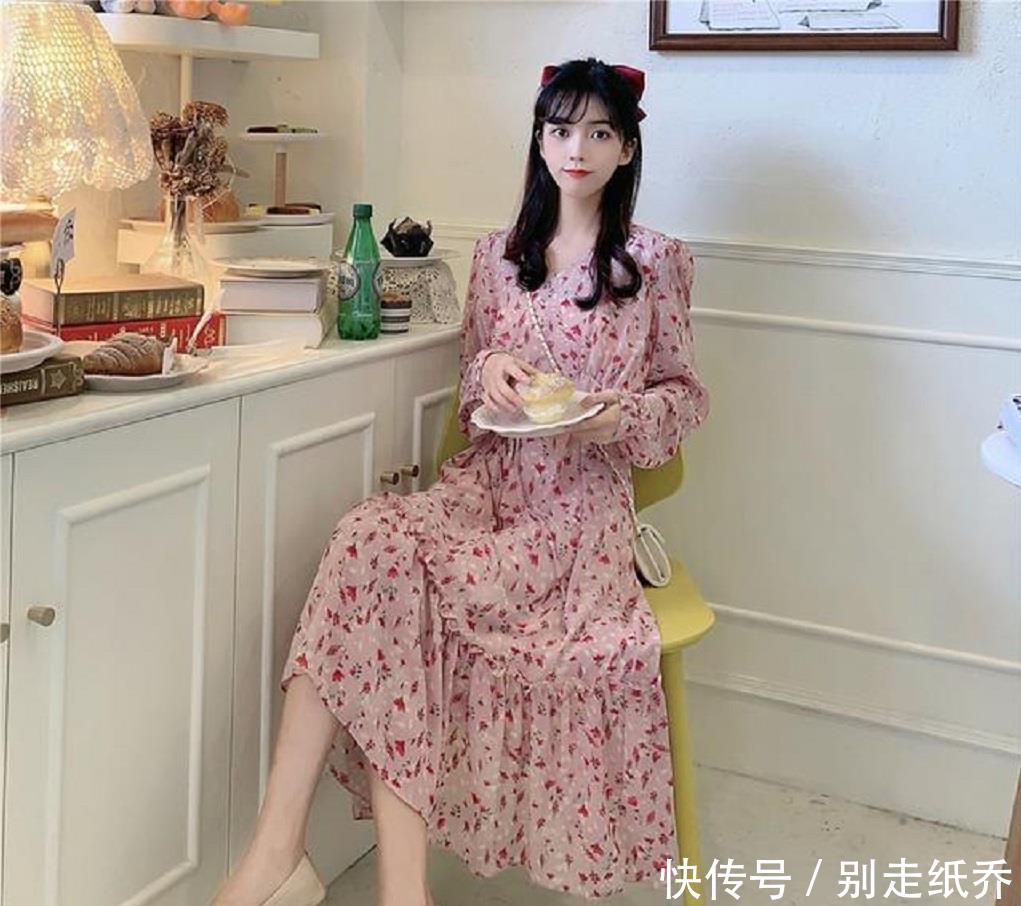  碎花■春夏季节最爱碎花裙的美，选择这5款不会穿出大妈感！